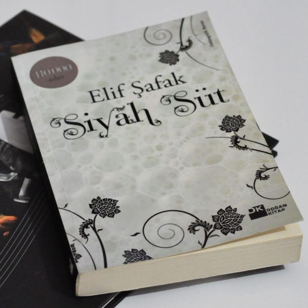 Siyah Süt, Elif Şafak